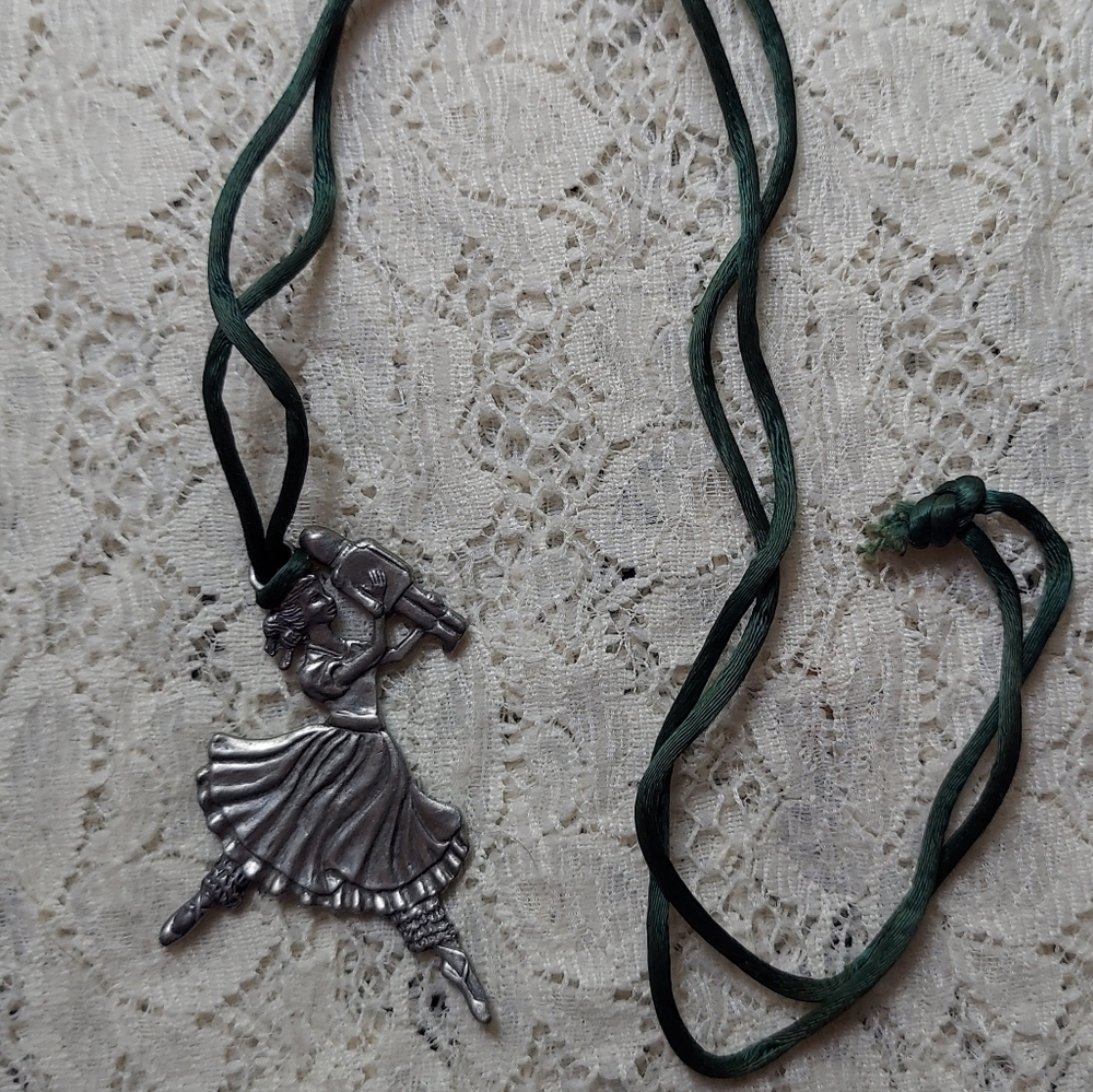 Vintage Ballarina Pewter Pendant 1988 Christmas Necklace or Ornament by Seagull - Picture 3 of 6